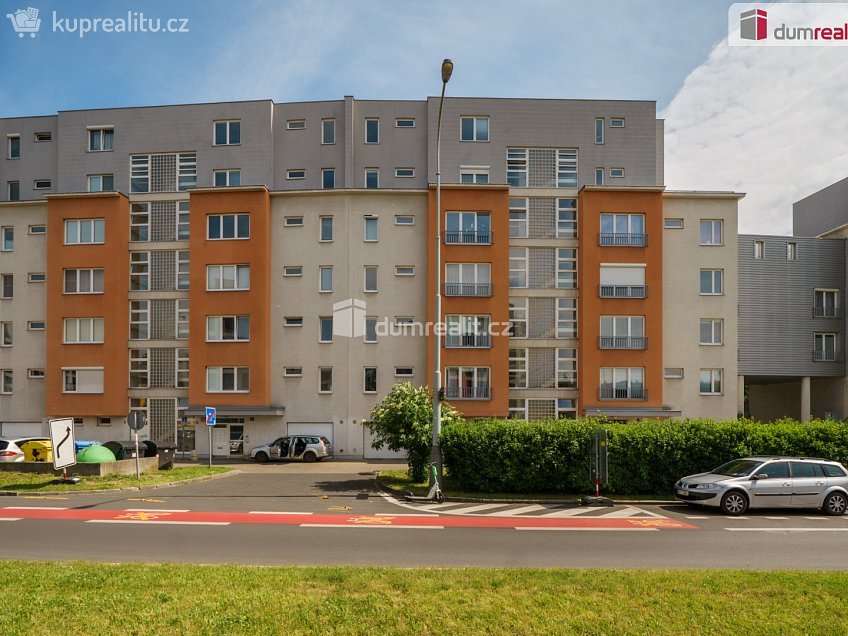 Pronájem bytu 1+kk 33 m^2 Počernická, Praha 10 