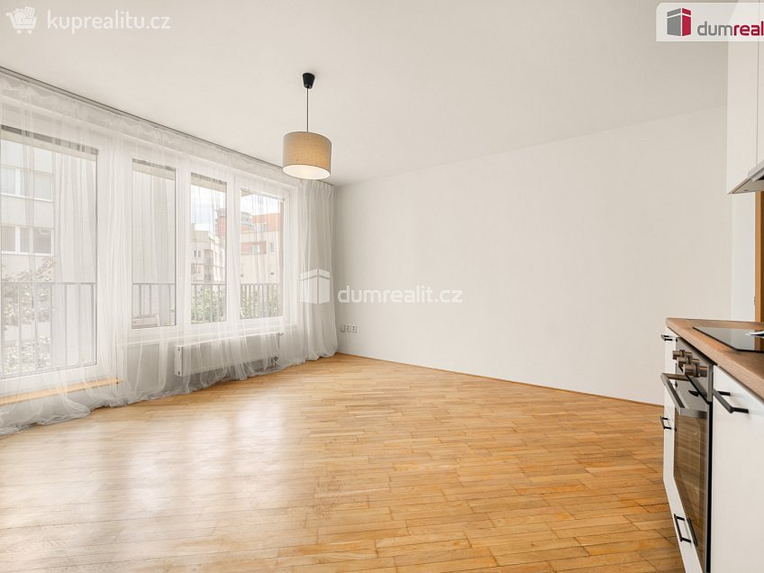 Pronájem bytu 1+kk 33 m^2 Počernická, Praha 10 