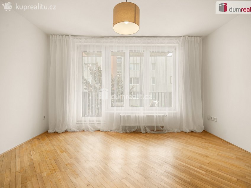 Pronájem bytu 1+kk 33 m^2 Počernická, Praha 10 
