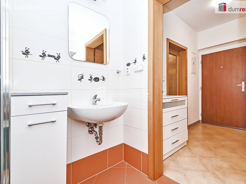 Prodej bytu 2+kk 38 m^2 Nademlejnská, Praha 9 