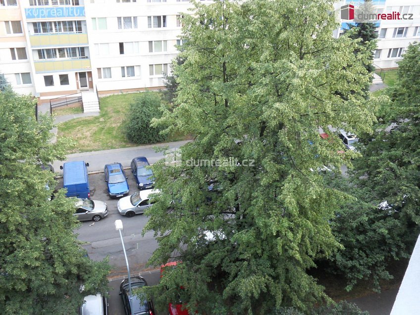Pronájem bytu 1+kk 30 m^2 Bílinská, Praha 9 