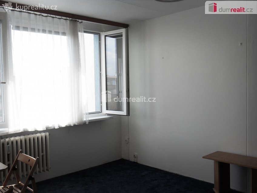 Pronájem bytu 1+kk 30 m^2 Bílinská, Praha 9 