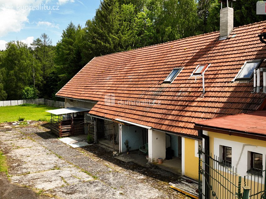 Prodej  rodinného domu 505 m^2 Zvěstov, Zvěstov 