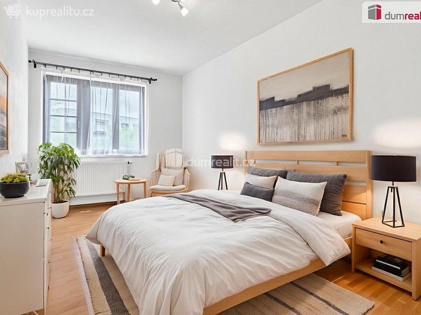 Prodej bytu 2+kk 45 m^2 Vladycká, Praha 15 