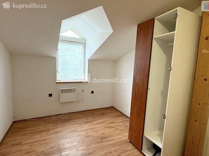 Pronájem bytu 1+kk 18 m^2 Suchdol, Suchdol 