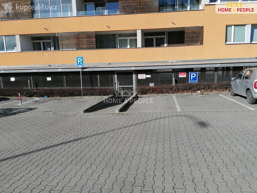 Prodej  garáže 18 m^2 Skloněná, Praha 9 