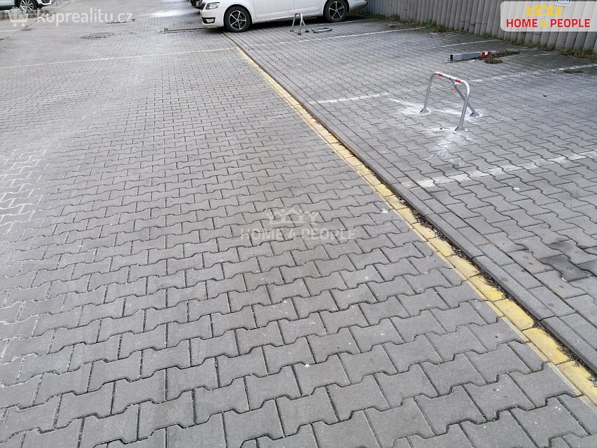 Prodej  garáže 18 m^2 Skloněná, Praha 9 