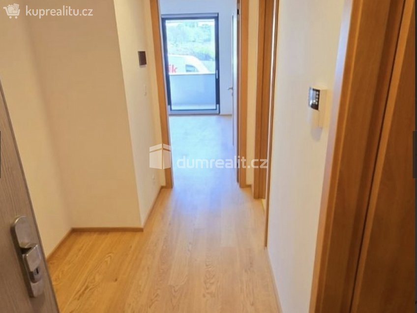 Pronájem  ubytovacího zařízení 52 m^2 Šrámkové, Praha 3 