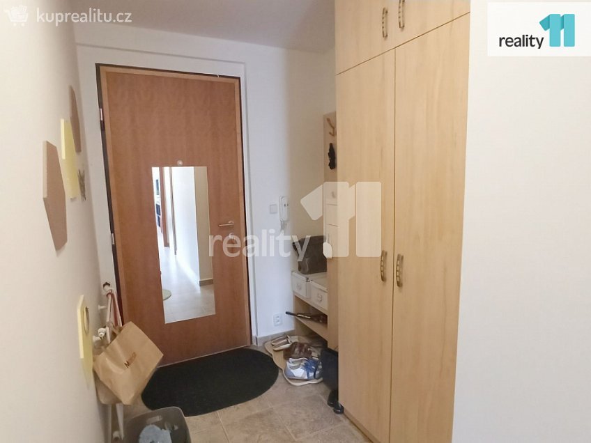 Pronájem bytu 2+kk 77 m^2 Osadní, Praha 7 
