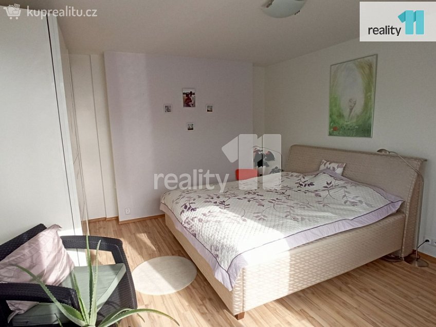 Pronájem bytu 2+kk 77 m^2 Osadní, Praha 7 