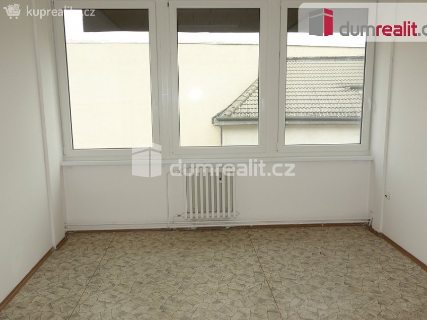 Pronájem  kanceláře 32 m^2 náměstí T. G. Masaryka, Břeclav 