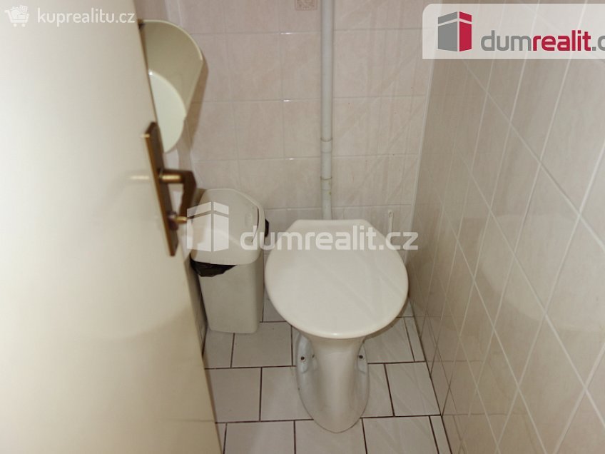 Pronájem  kanceláře 32 m^2 náměstí T. G. Masaryka, Břeclav 