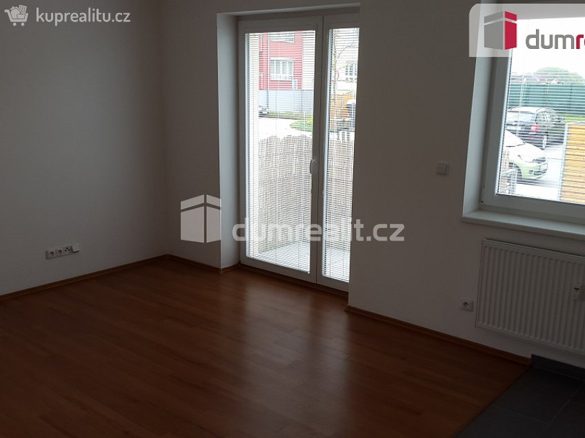 Pronájem bytu 1+kk 36 m^2 Přeučilova, Praha 13 