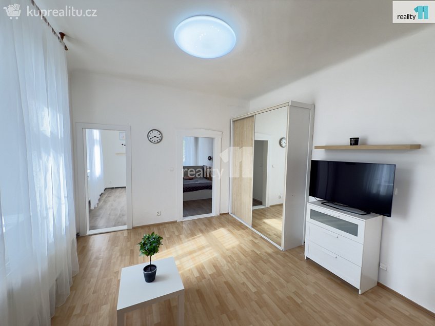 Pronájem bytu 3+kk 56 m^2 Táborská, Praha 4 
