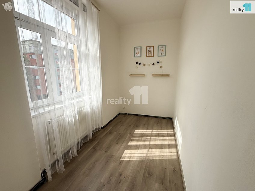 Pronájem bytu 3+kk 56 m^2 Táborská, Praha 4 