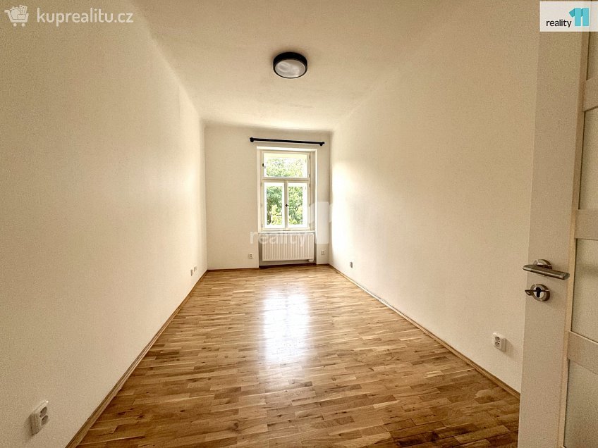 Pronájem bytu 2+kk 43 m^2 Svatoplukova, Praha 2 