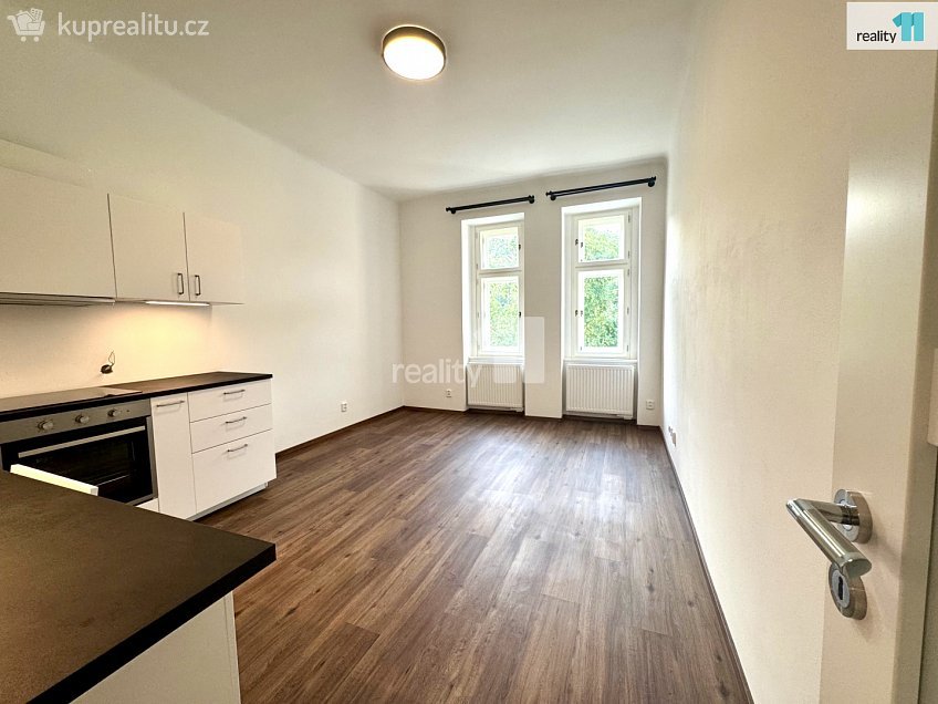 Pronájem bytu 2+kk 43 m^2 Svatoplukova, Praha 2 