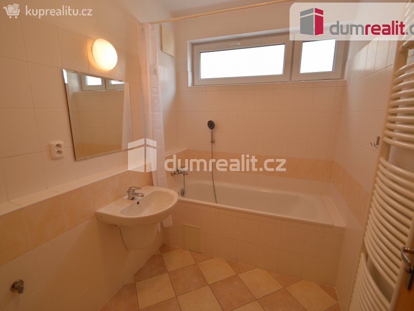 Pronájem bytu 2+kk 67 m^2 Názovská, Praha 10 