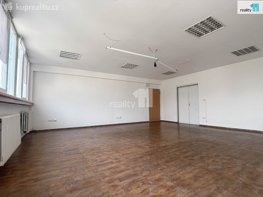 Pronájem  kanceláře 42 m^2 2. května, Napajedla 
