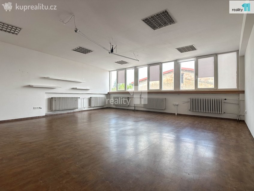 Pronájem  kanceláře 42 m^2 2. května, Napajedla 
