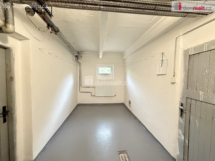Prodej bytu 2+1 65 m^2 Ostrov, Ostrov 