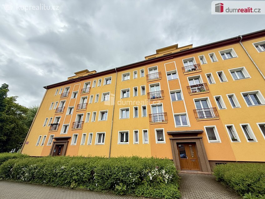 Prodej bytu 2+1 65 m^2 Ostrov, Ostrov 