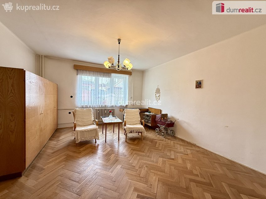 Prodej bytu 2+1 65 m^2 Ostrov, Ostrov 
