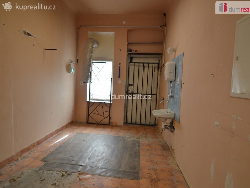 Pronájem  obchodních prostor 40 m^2 Řipská, Praha 3 