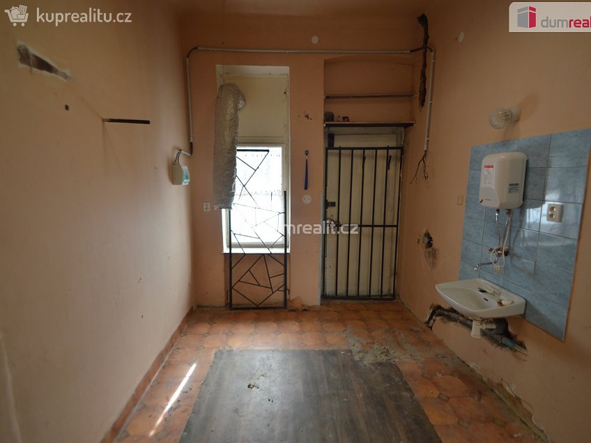 Pronájem  obchodních prostor 40 m^2 Řipská, Praha 3 