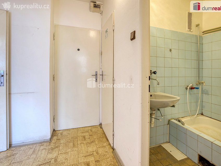 Pronájem  obchodních prostor 39 m^2 Kojetická, Neratovice 