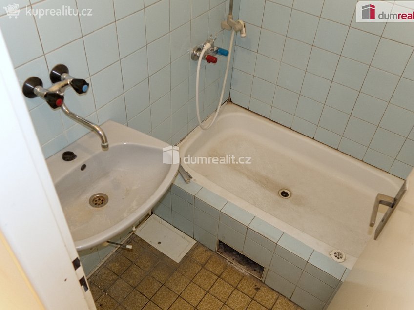 Pronájem  obchodních prostor 39 m^2 Kojetická, Neratovice 