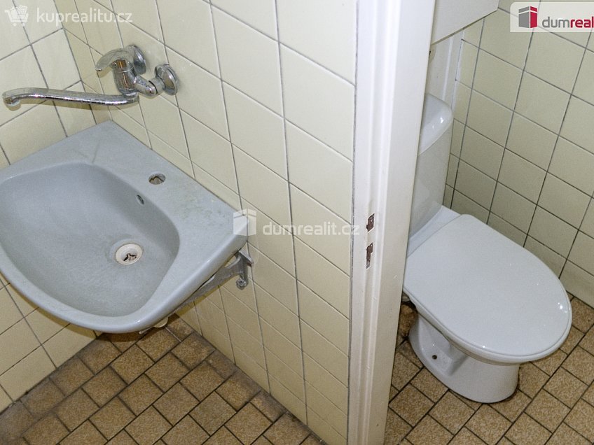 Pronájem  obchodních prostor 39 m^2 Kojetická, Neratovice 