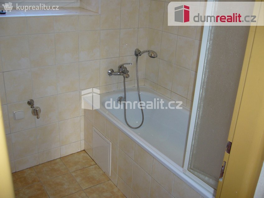 Pronájem bytu 2+kk 46 m^2 Křížová, Děčín 
