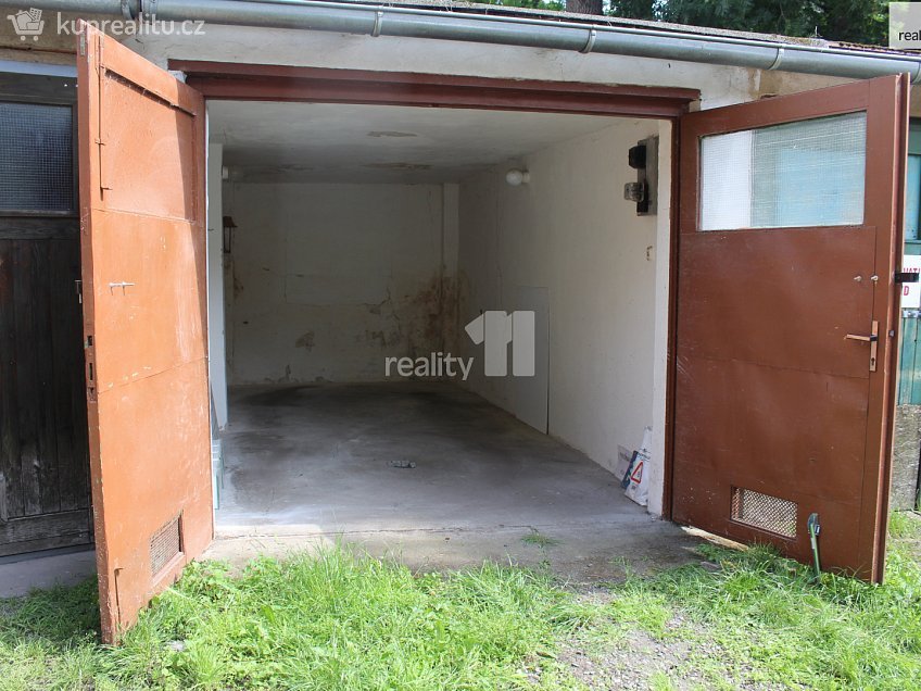 Pronájem  garáže 17 m^2 V Pískovně, Ústí nad Labem 