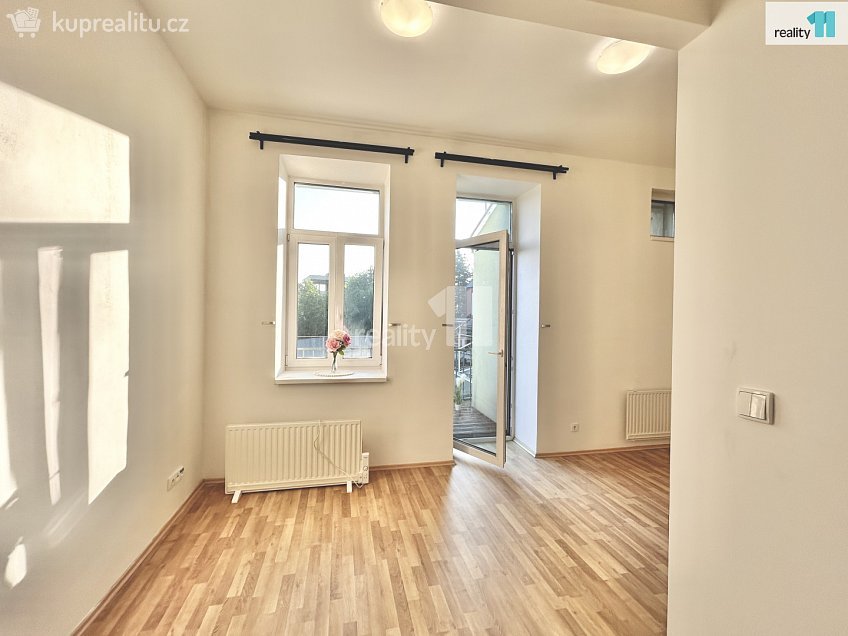 Pronájem bytu 1+kk 26 m^2 Drnovská, Praha 6 