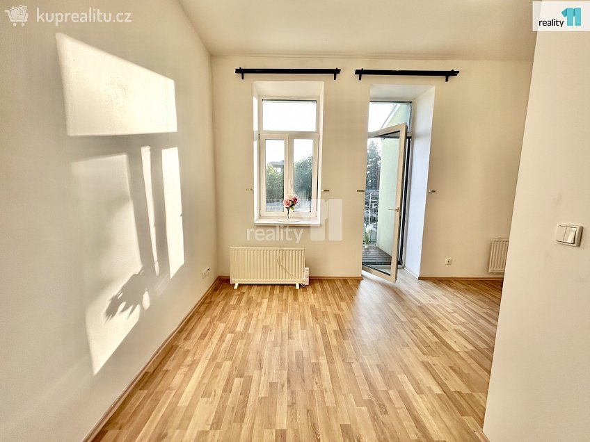 Pronájem bytu 1+kk 26 m^2 Drnovská, Praha 6 