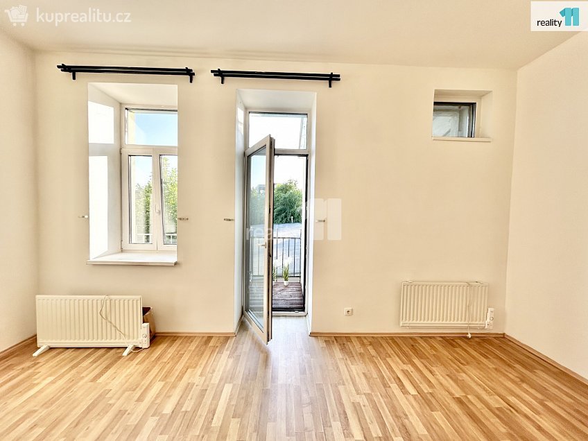 Pronájem bytu 1+kk 26 m^2 Drnovská, Praha 6 