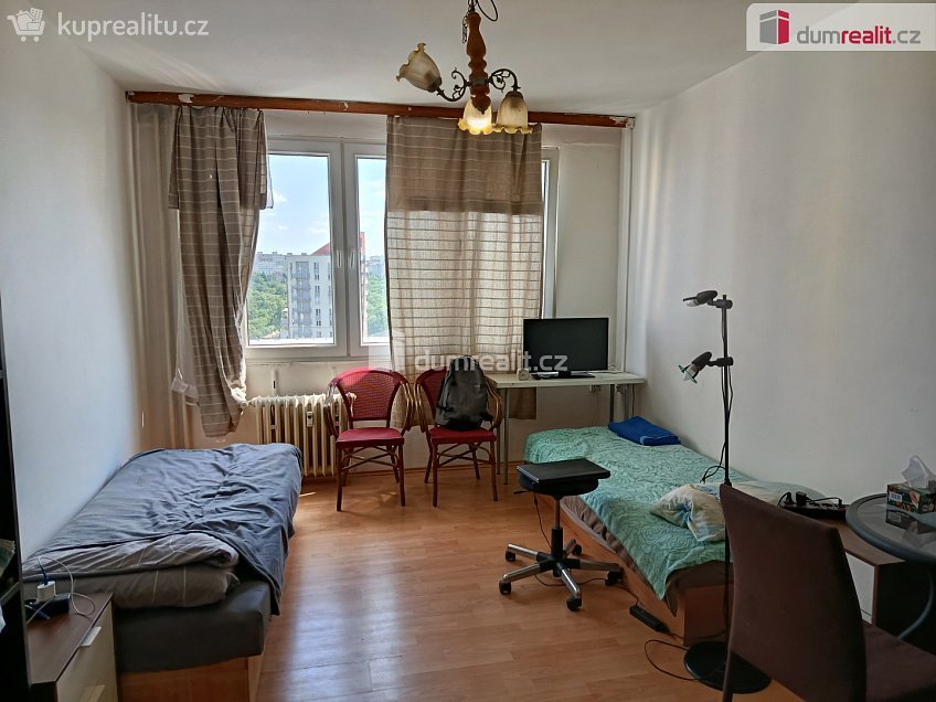 Pronájem bytu 1+kk 28 m^2 Přesličková, Praha 10 