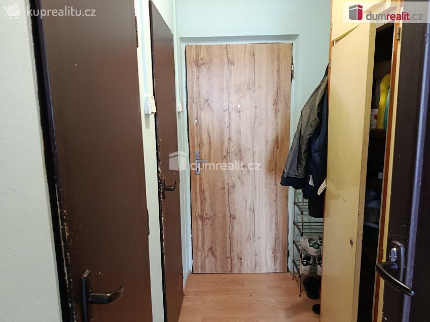 Pronájem bytu 1+kk 28 m^2 Přesličková, Praha 10 