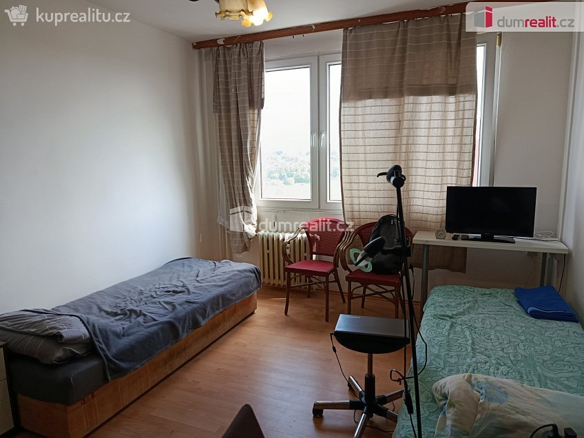 Pronájem bytu 1+kk 28 m^2 Přesličková, Praha 10 