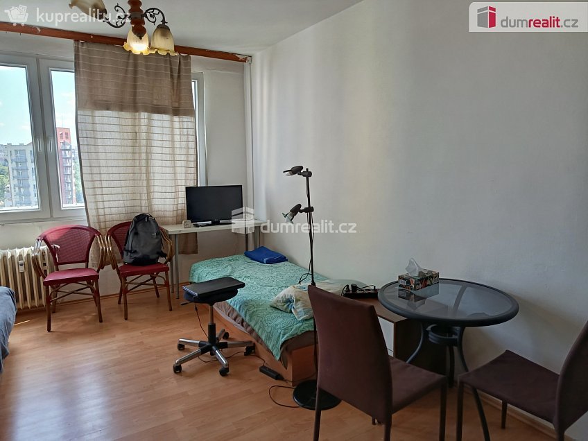 Pronájem bytu 1+kk 28 m^2 Přesličková, Praha 10 