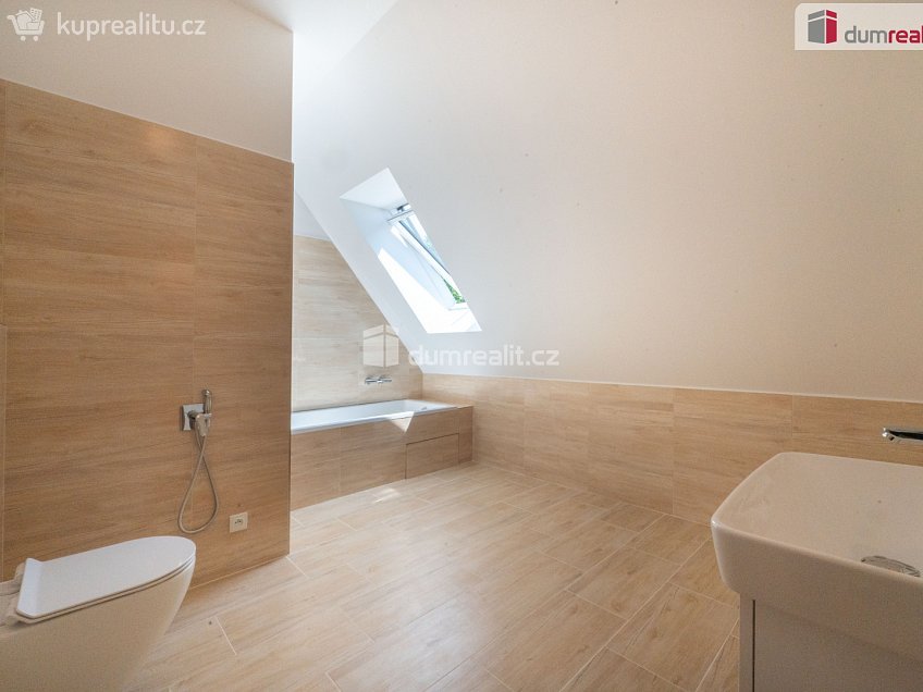 Prodej  rodinného domu 187 m^2 Husova, Suchdol nad Lužnicí 