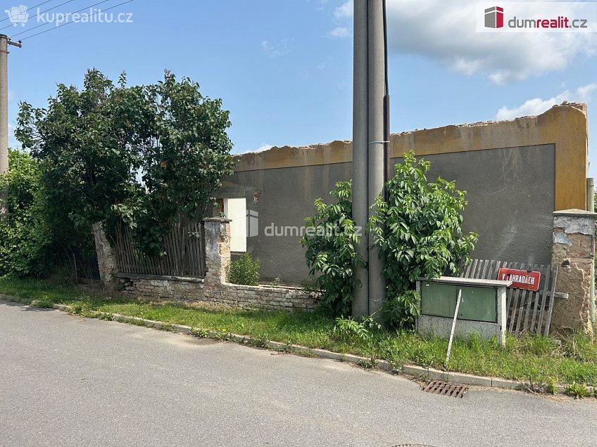 Prodej  rodinného domu 722 m^2 V Dubinách, Jirny 
