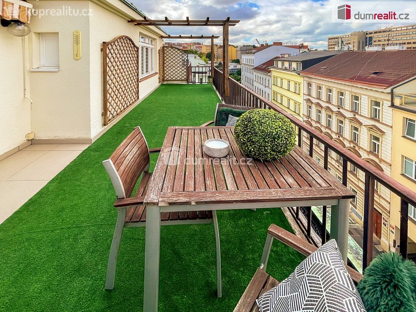 Prodej bytu 3+kk 85 m^2 Husinecká, Praha 3 