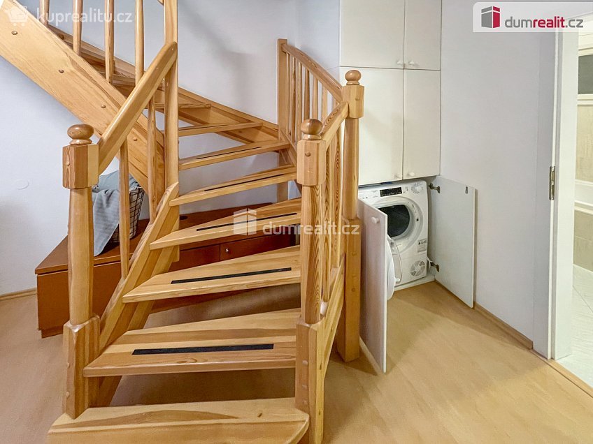 Prodej bytu 3+kk 85 m^2 Husinecká, Praha 3 