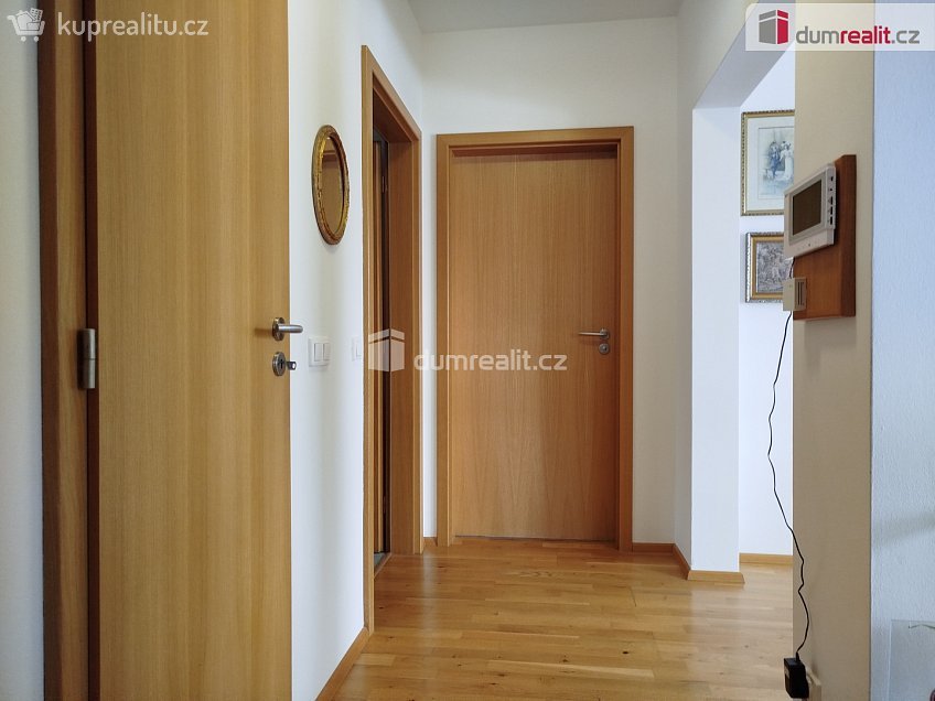 Prodej  rodinného domu 156 m^2 Ostrov, Ostrov 