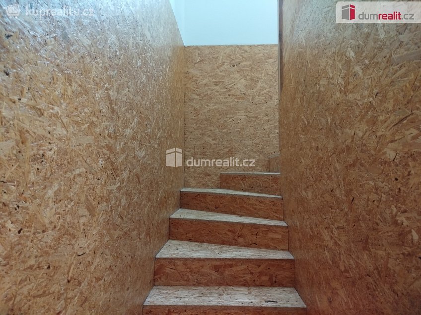 Prodej  rodinného domu 156 m^2 Ostrov, Ostrov 