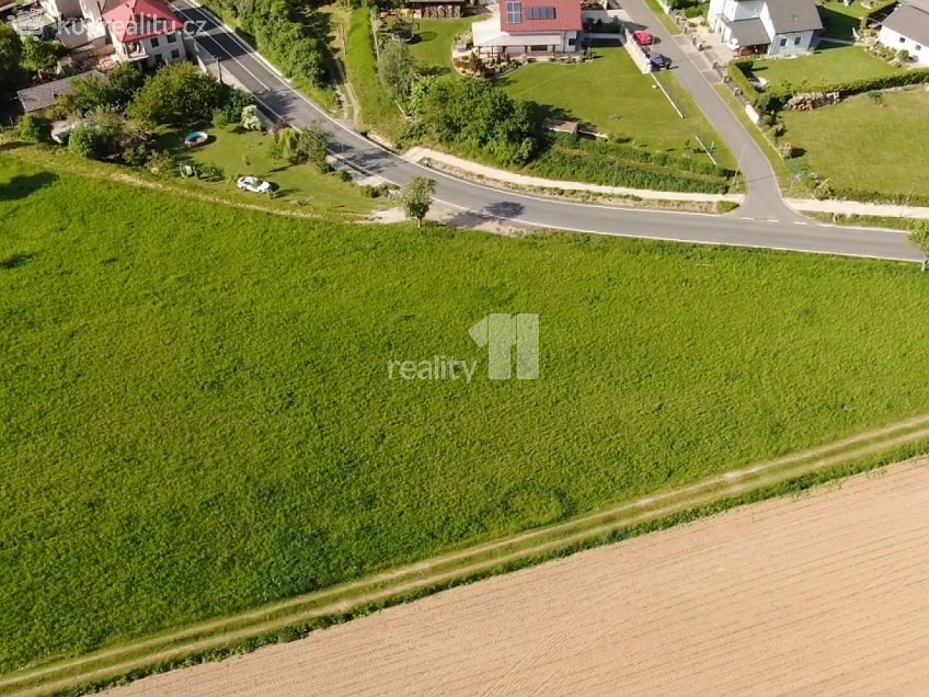 Prodej  stavebního pozemku 7185 m^2 Močovice, Močovice 