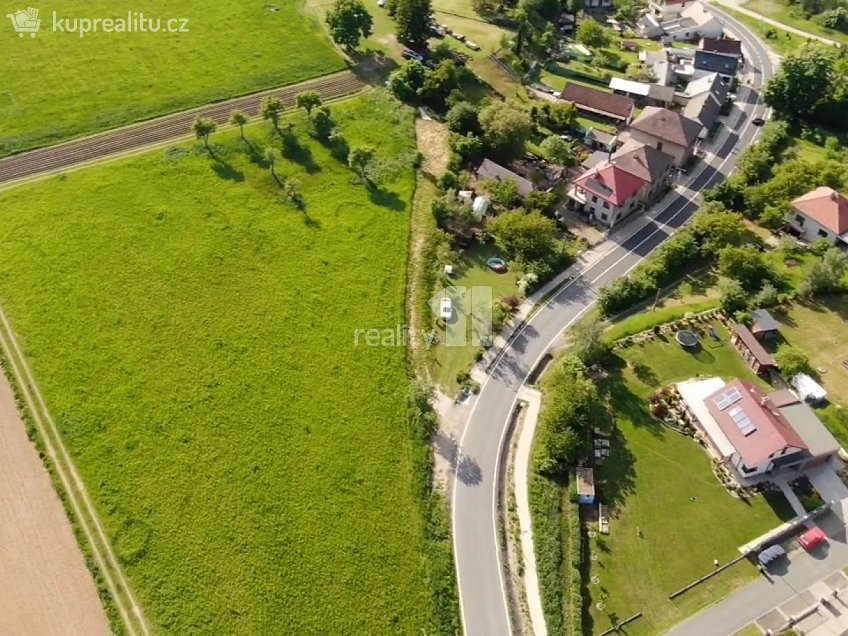 Prodej  stavebního pozemku 7185 m^2 Močovice, Močovice 
