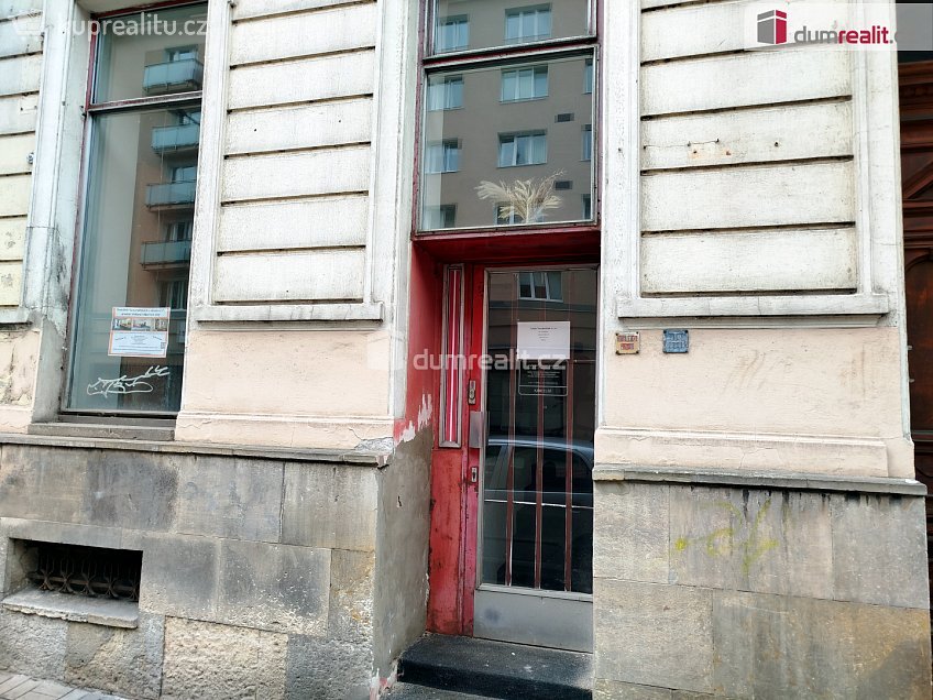 Pronájem  obchodních prostor 50 m^2 Vítězná, Karlovy Vary 
